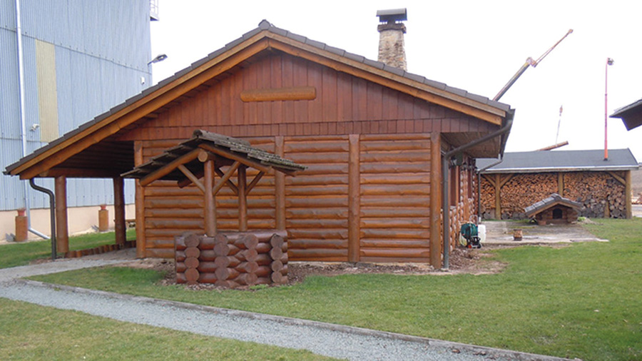 Hanis Log Homes tworzy domy z bali na terenie Czech od 1999 roku.  Fot. Wood-Mizer