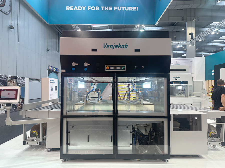 Venjakob wyznacza nowe standardy  w lakierowaniu i aplikacji klejów