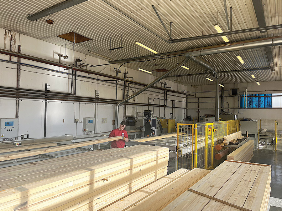 Linia do wytrzymałościowego i jakościowego sortowania tarcicy powstała w kooperacji z firmą METAL-TECHNIKA.   Fot. Kurier Drzewny