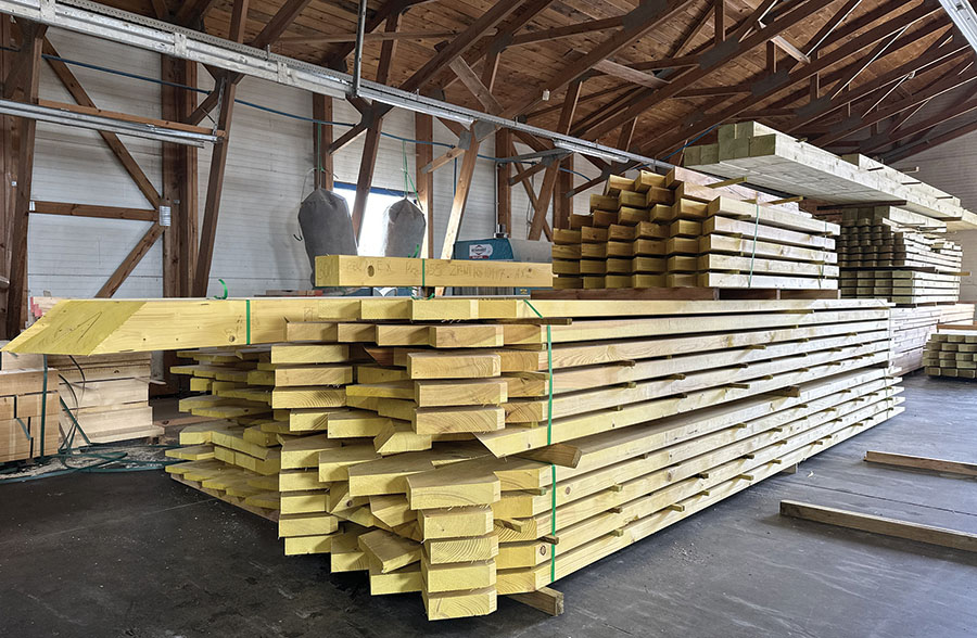 Gotowe elementy po obróbce CNC trzymają wymiar.    Fot. Kurier Drzewny