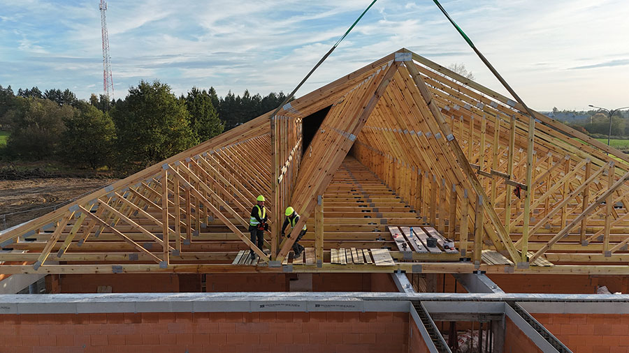 Wiązary to dziedzina, w której przedsiębiorstwo osiągnęło szczyt jakości i przewagę konkurencyjną na rynku.  Fot. Kurier Drzewny