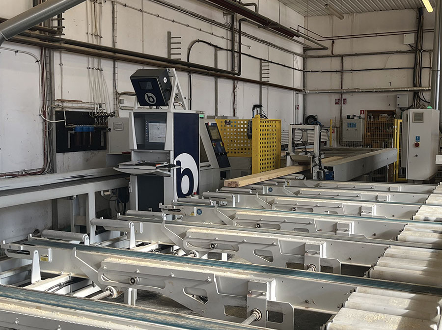 Linia do wytrzymałościowego i jakościowego sortowania tarcicy powstała w kooperacji z firmą METAL-TECHNIKA.   Fot. Kurier Drzewny